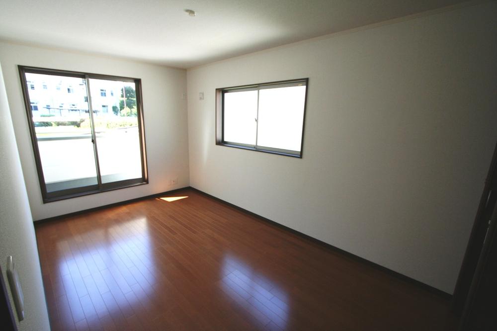 Same specifications photos (Other introspection). Same specifications