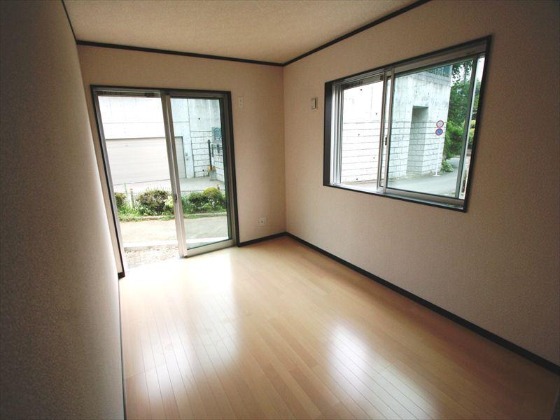 Same specifications photos (Other introspection). Same specifications