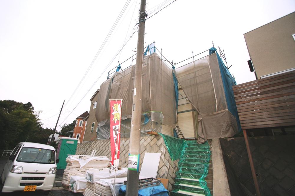 Local photos, including front road. Local (11 May 2013) Shooting