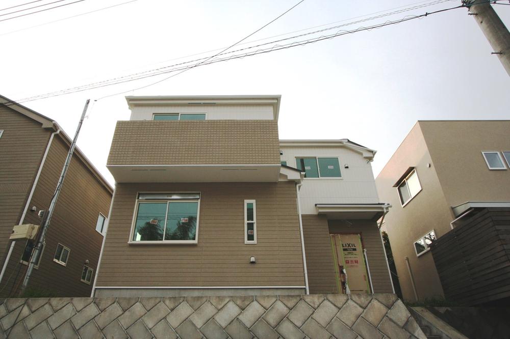 Local appearance photo. Local (11 May 2013) Shooting