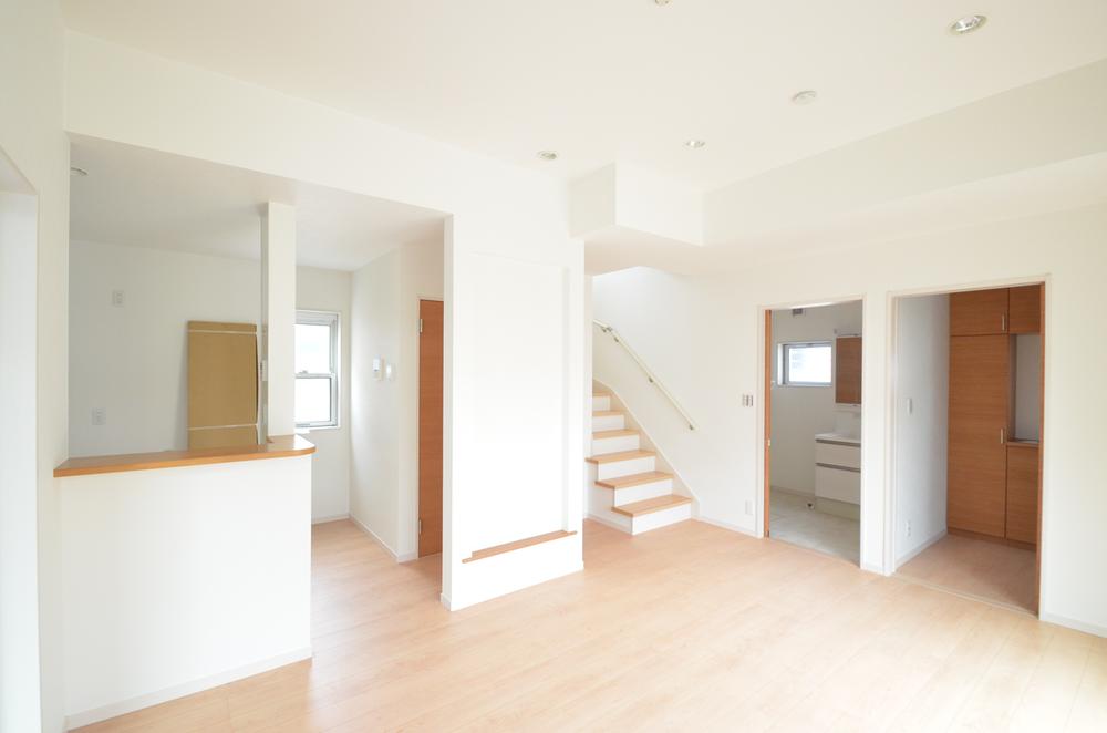 Living. In the living room in the stairs, Family of communication is also down pat ☆