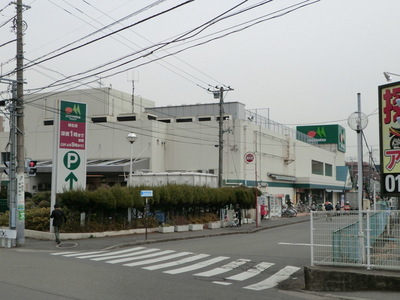 Supermarket. Maruetsu to (super) 870m