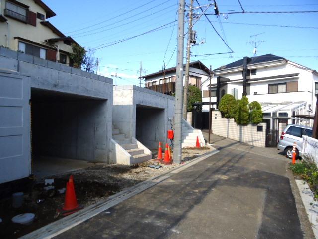 Local photos, including front road. Adjacent road