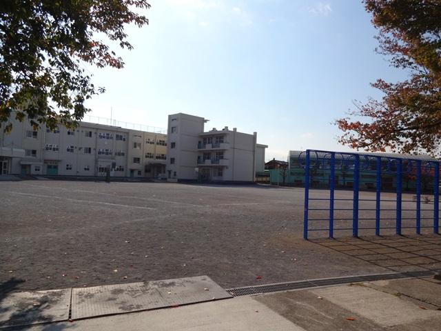 Primary school. Municipal Machida fifth elementary school up to 350m
