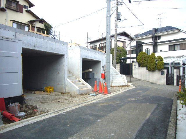 Local photos, including front road. Adjacent road (east 4m public road)