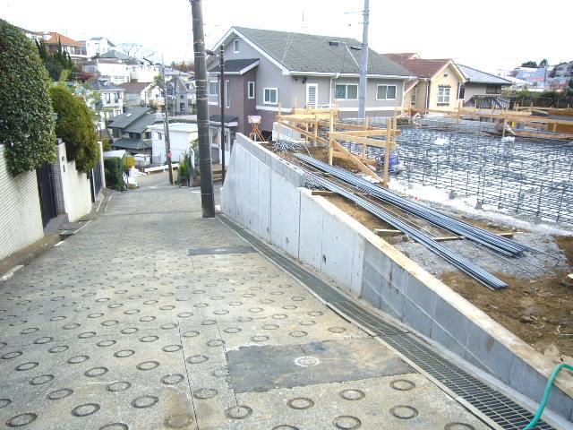 Local photos, including front road. Adjacent road (north 4m public road)