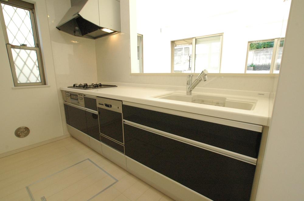 Kitchen. Indoor (10 May 2013) Shooting A Building