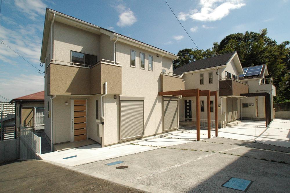 Local photos, including front road. Local (10 May 2013) Shooting