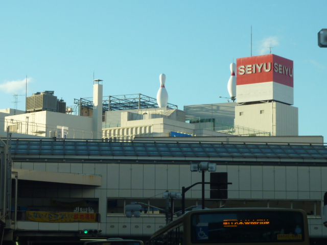 Supermarket. Seiyu to (super) 1100m