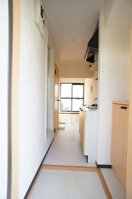 Other room space. Optimal size is to live alone, Enough space be placed bet