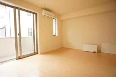 Living and room. It is a space with a cleanliness that was the white tones!
