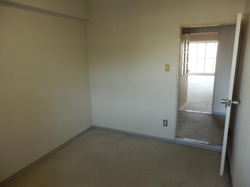 Non-living room. Indoor (12 May 2013) Shooting