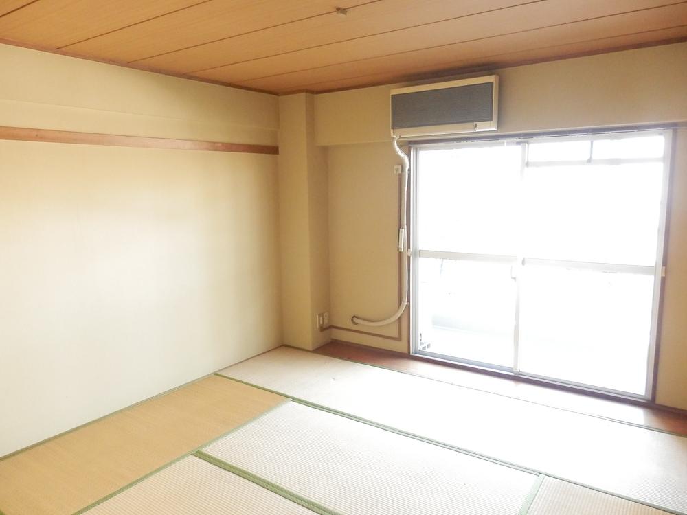 Non-living room. Indoor (12 May 2013) Shooting