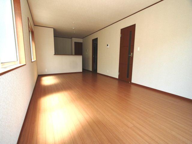 Same specifications photos (living). Same specifications