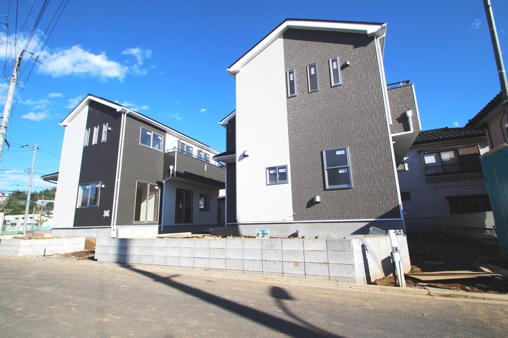 Local photos, including front road. Local (12 May 2013) Shooting