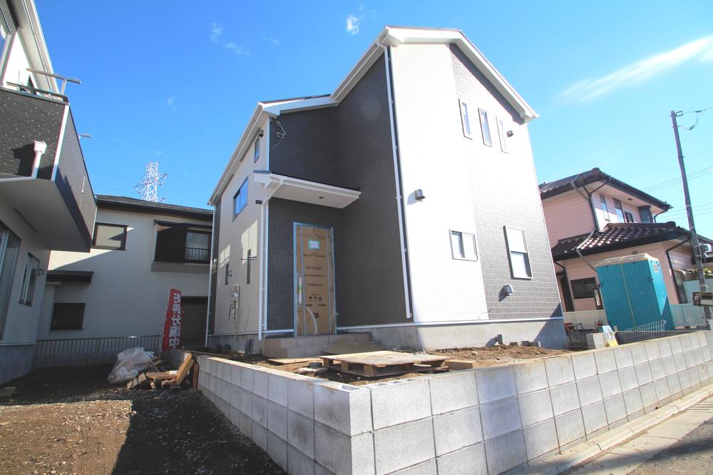 Local appearance photo. Local (12 May 2013) Shooting