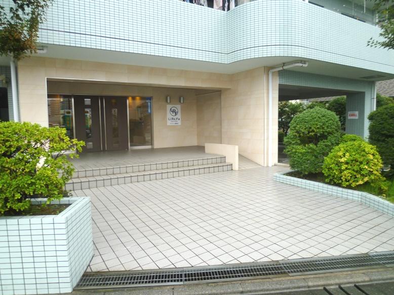 Entrance. Common areas