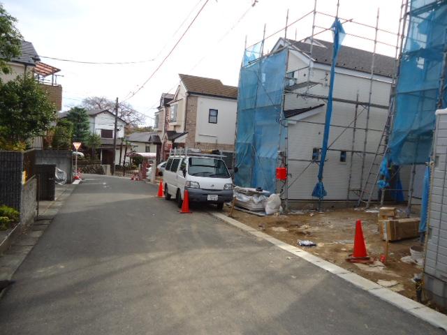 Local photos, including front road. Adjacent road