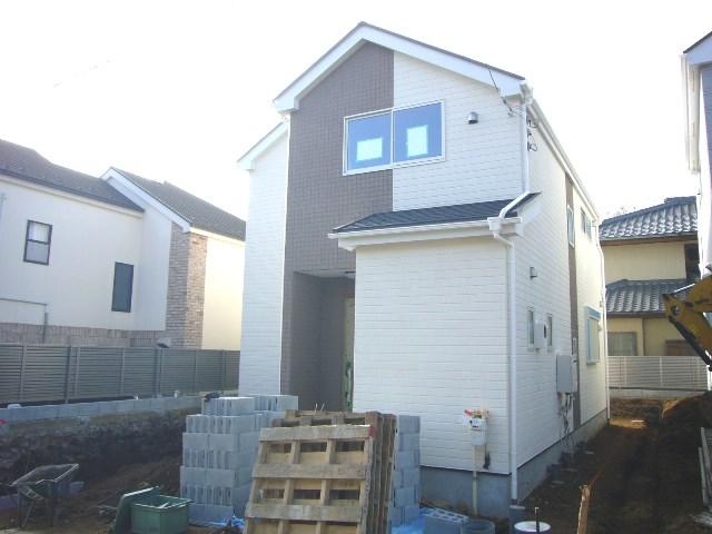 Local appearance photo. Building 2 Under construction