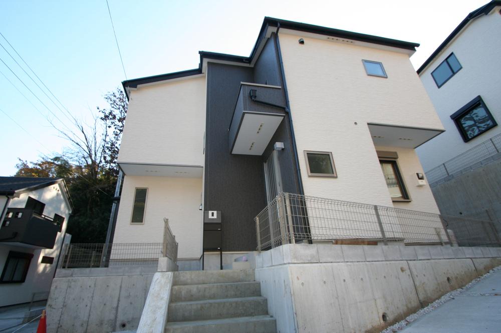 Local appearance photo. Local (12 May 2013) Shooting