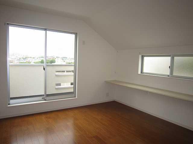 Non-living room. 2 Kaiyoshitsu It can also be used as a study space there is a counter