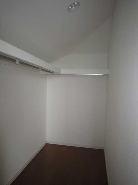 Receipt. Walk-in closet