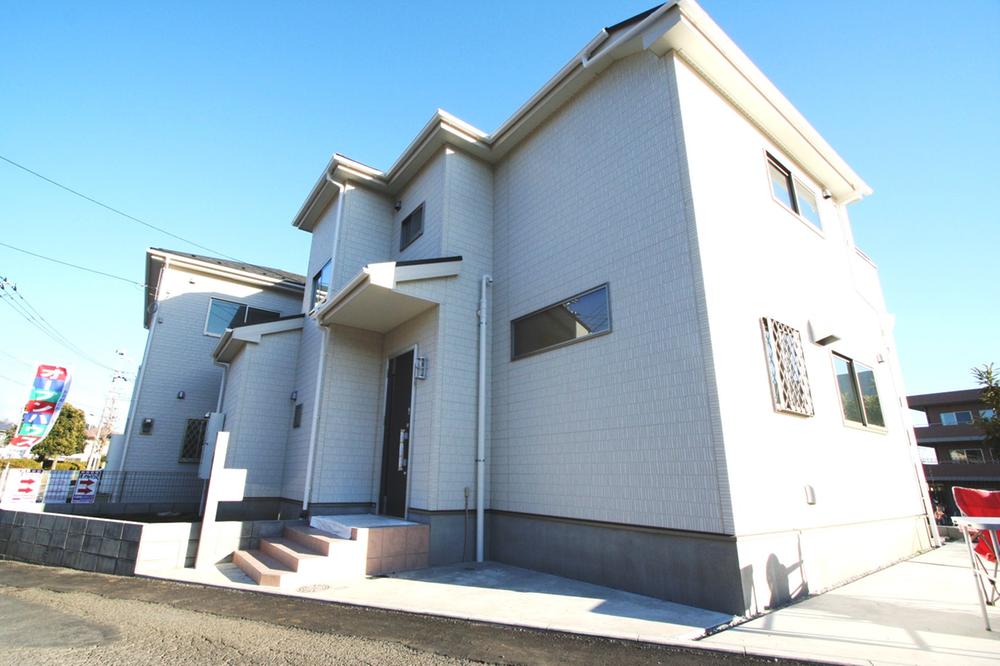 Local appearance photo. Local (12 May 2013) Shooting