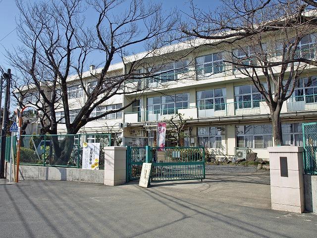 Primary school. 1540m to Machida fifth elementary school