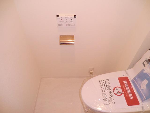 Toilet. Local (2013) Shooting