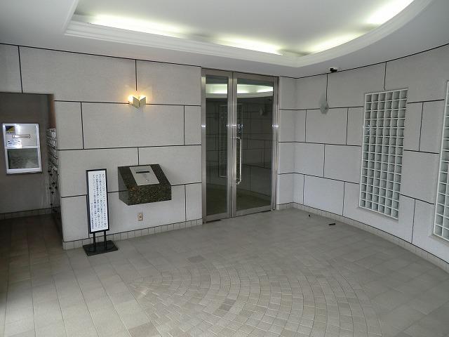 Entrance. Local (2013) Shooting