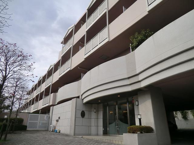 Entrance. Local (2013) Shooting