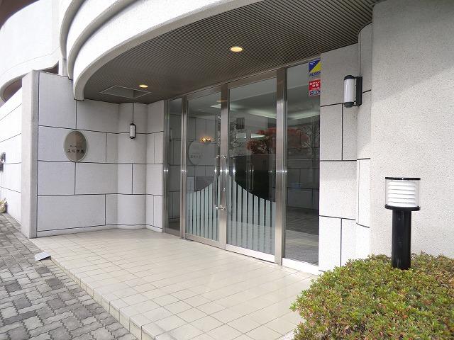 Entrance. Local (2013) Shooting