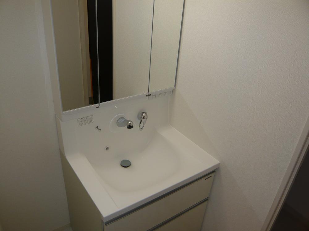 Wash basin, toilet. Indoor (12 May 2013) Shooting