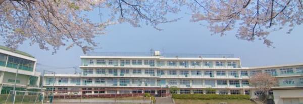 Junior high school. 450m up to junior high school Machida third elementary school