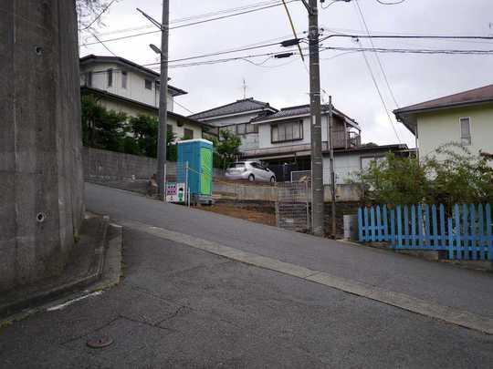Local photos, including front road. Elementary and junior high school nearly in all the living room facing south in a quiet residential area of ​​lush environment, Is an environment suitable for child-rearing.