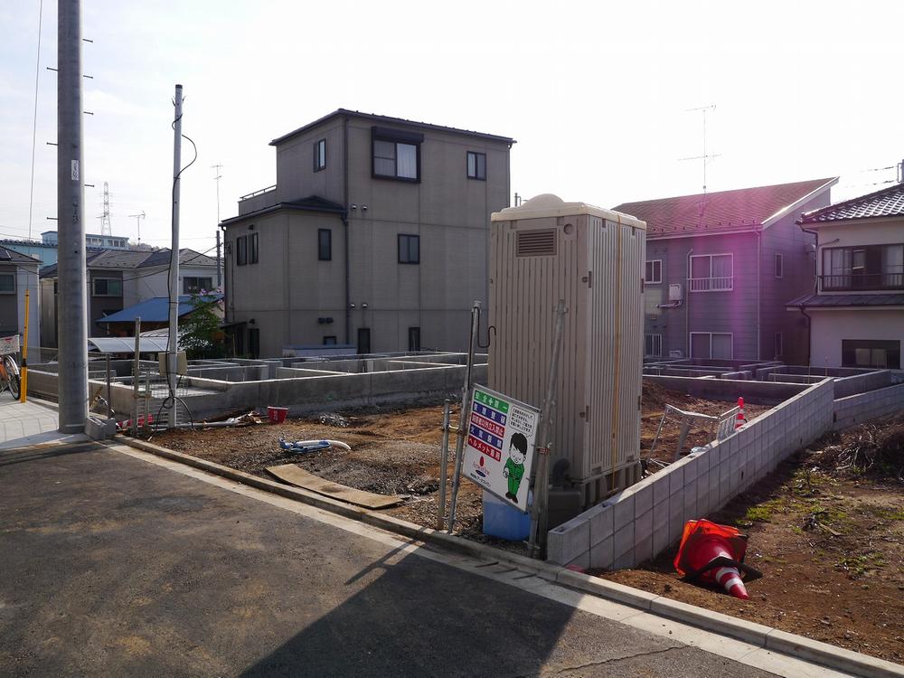 Local photos, including front road. It is also a good many living environment commercial facilities around in the quiet residential area. It is good wood utilization point object properties per yang.
