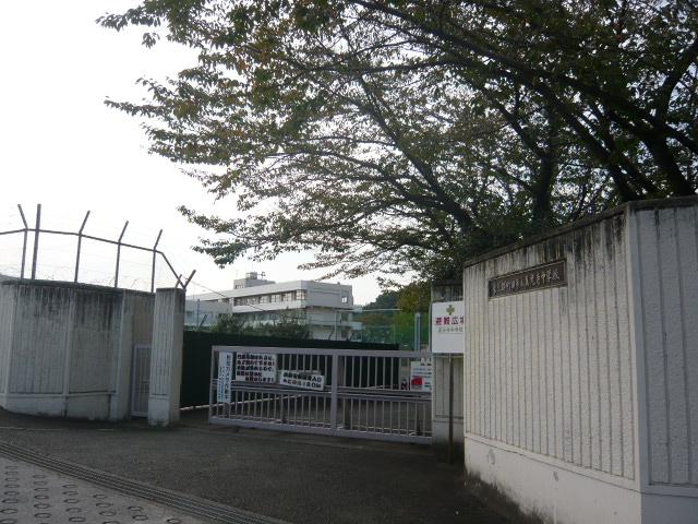 Junior high school. Shinkoji 200m until junior high school
