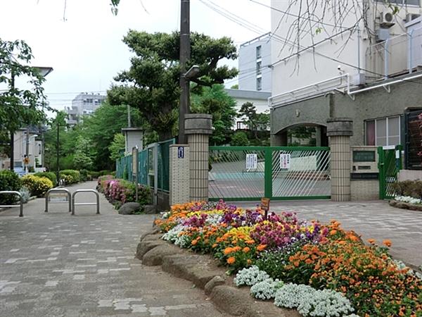 Junior high school. 331m to Meguro eleventh junior high school