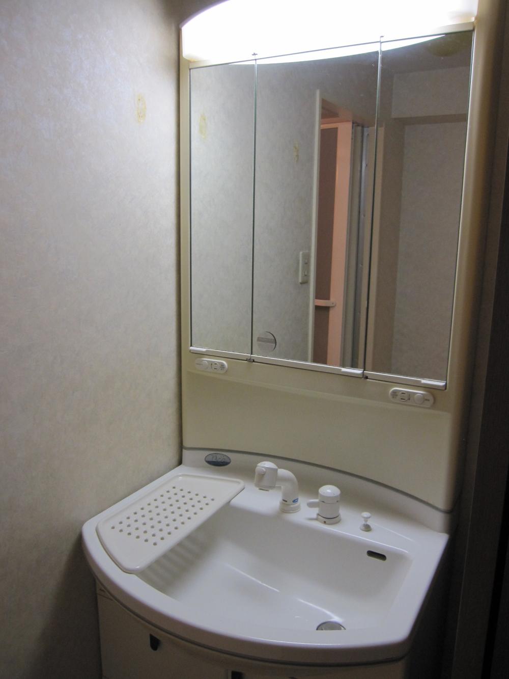 Wash basin, toilet. shower, Outlet, With defogging
