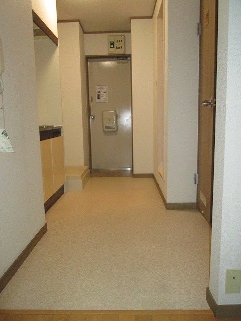 Entrance. Same property separate room