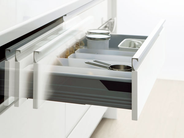 Kitchen.  [Slide storage] Since it is a pull-out easily taken out the back of the thing, Soft with a closing mechanism that closes quietly, To reduce the sound of a bang when closing.