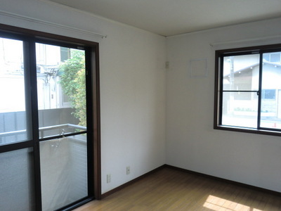 Living and room. Dihedral is daylight bright rooms