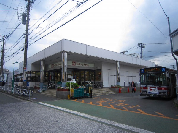 Supermarket. Maundy Tokyu Store Chain to (super) 381m