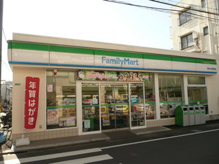 Convenience store. FamilyMart curator Daigakuminami store up (convenience store) 88m