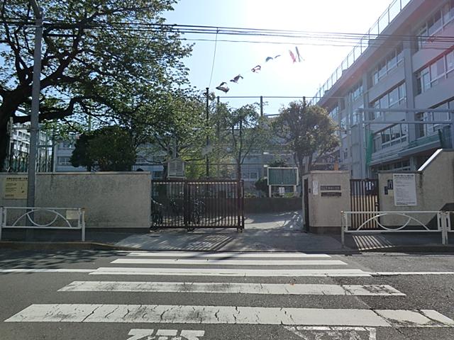Primary school. 674m to Meguro Ward Higashine Elementary School