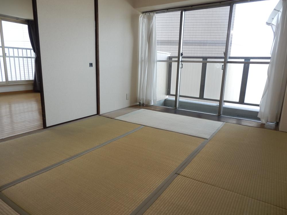 Non-living room. Japanese-style room part (with balcony)