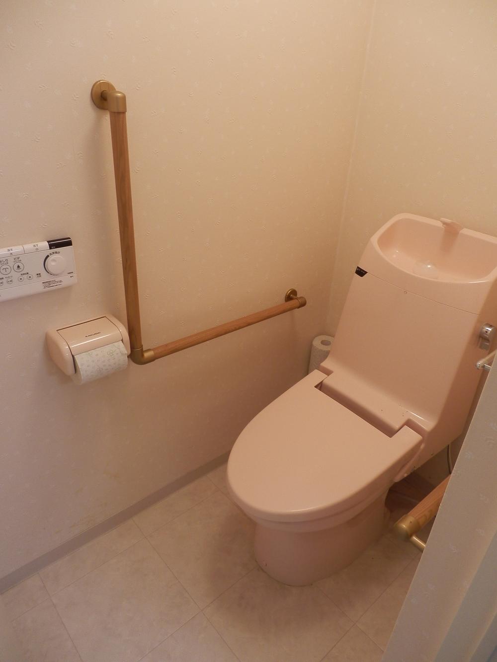 Toilet. With hot toilet seat (2010 exchange)