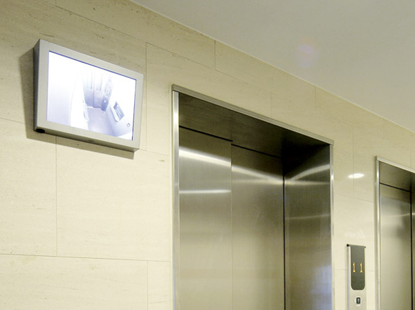 Security.  [Auto-lock system ・ ELV in the security monitor] Adopt an auto-lock with a TV monitor. To suppress the suspicious person of intrusion, A lift in the security monitor in the elevator hall. It enhances the sense of security. (Same specifications)