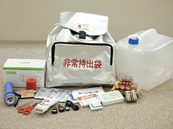 earthquake ・ Disaster-prevention measures.  [Disaster prevention equipment (door to door)] Prepare for the event of a disaster, The emergency supplies set, such as water tanks and light, It will be provided to everyone of the residents at the time of delivery. (Same specifications)
