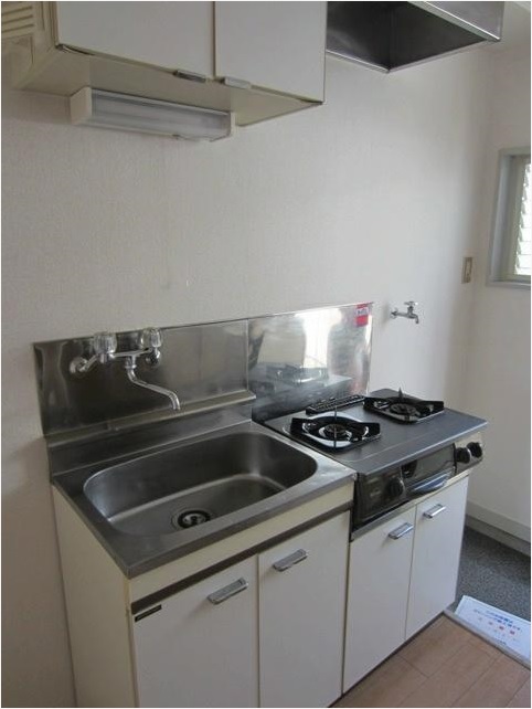 Kitchen. Gasukitchin (two-burner stove installation Allowed)